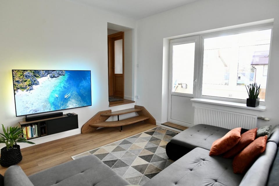 Communal lounge/ TV room, TV and multimedia, Living room