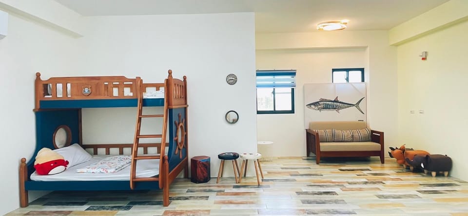 People, Photo of the whole room, furniture, air conditioner