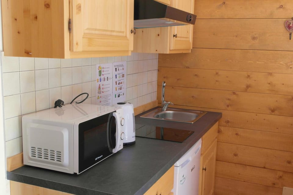 Kitchen or kitchenette, stove, kitchen