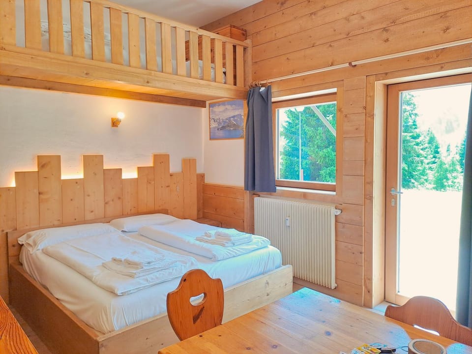 Bed, Bedroom, bunk bed