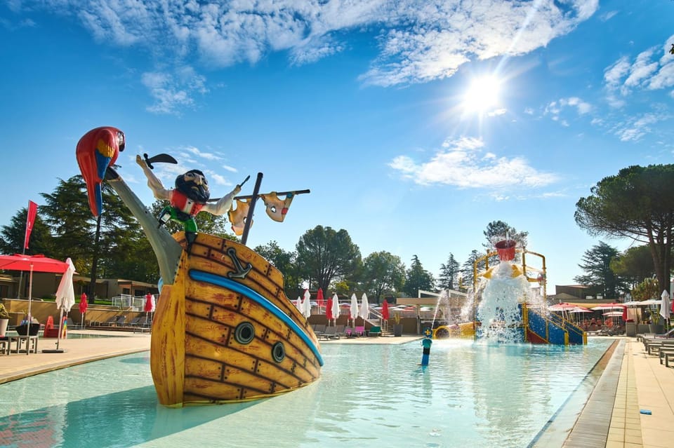 Aqua park, Swimming pool