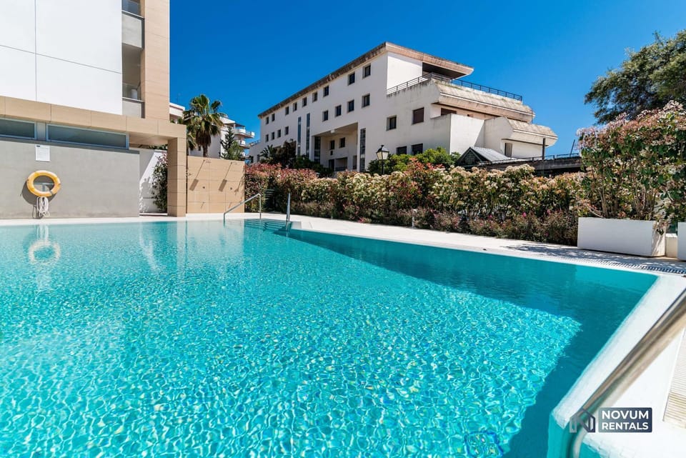 Property building, Garden, Swimming pool