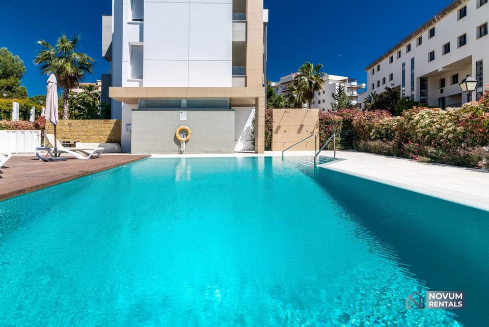 Property building, Garden, Swimming pool