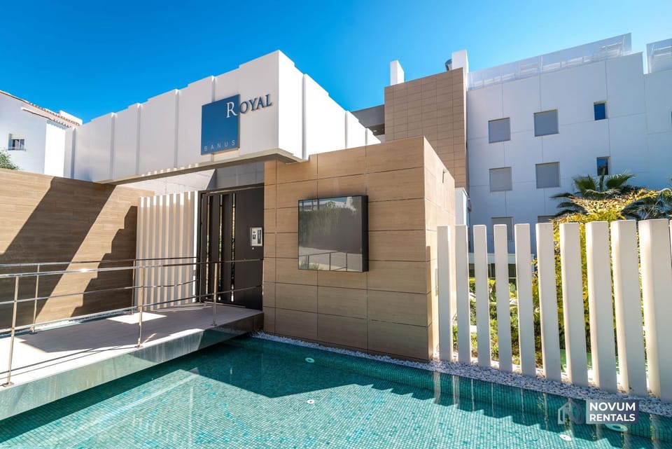 Property building, Facade/entrance, Swimming pool