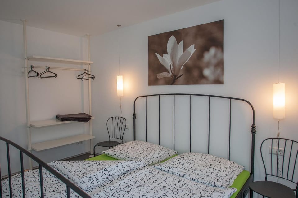 Photo of the whole room, Bedroom