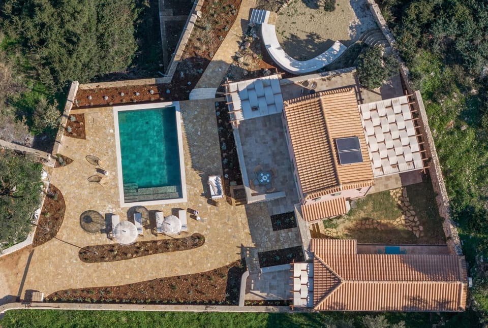 Property building, Bird's eye view, Swimming pool, Swimming pool