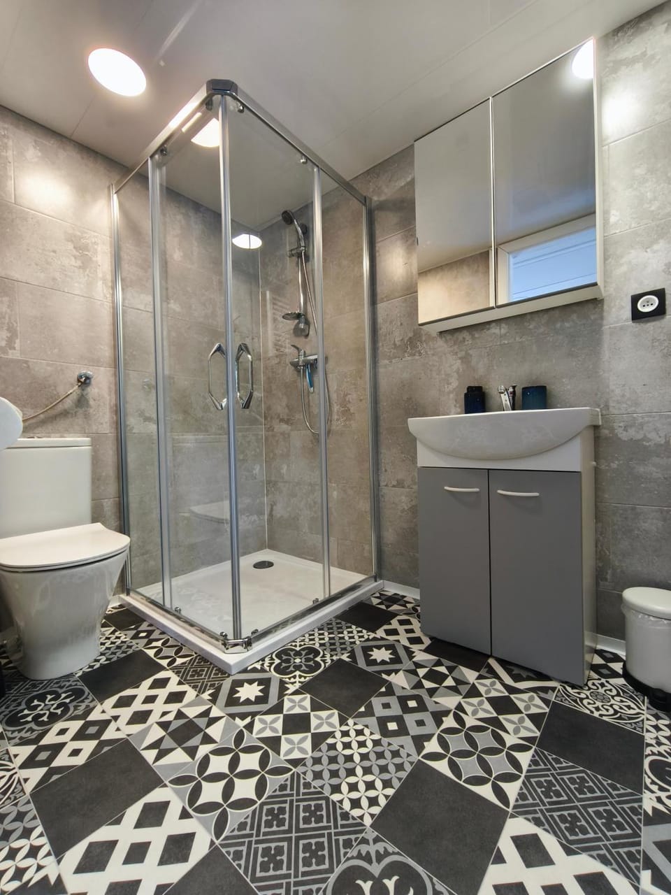 Shower, Toilet, Bathroom, hair dryier