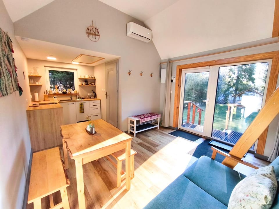 Kitchen or kitchenette, Living room, Seating area, Dining area, internet, kitchen, air conditioner