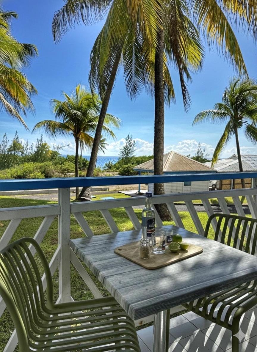 Le blue lagoon - studio vue sur mer - Piscine et plage Apartment in Grande-Terre, Guadeloupe