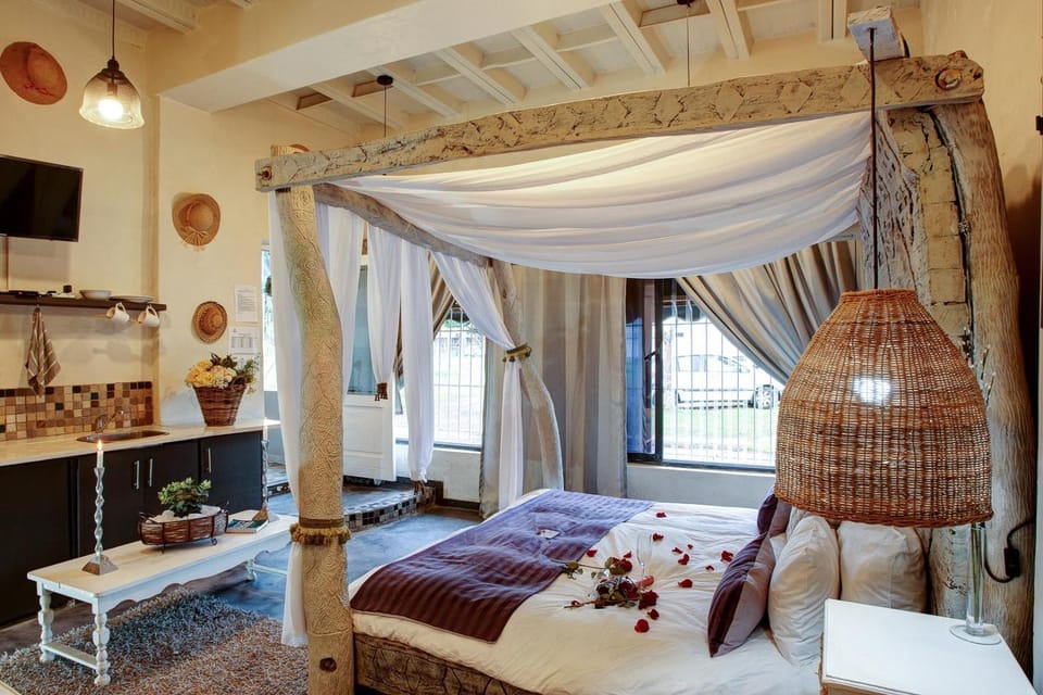 Bedrock Honeymoon Studio En-suite Apartment in Cape Town