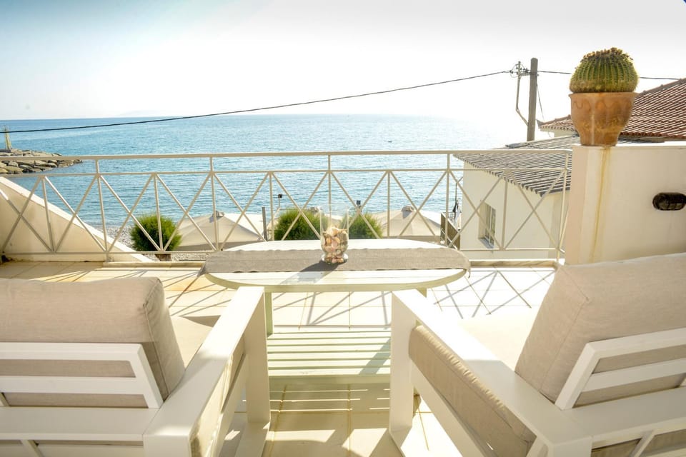 View (from property/room), Balcony/Terrace, Seating area, Sea view