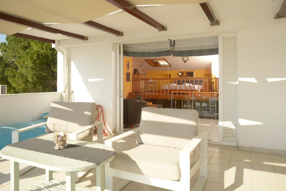 View (from property/room), Balcony/Terrace, Seating area