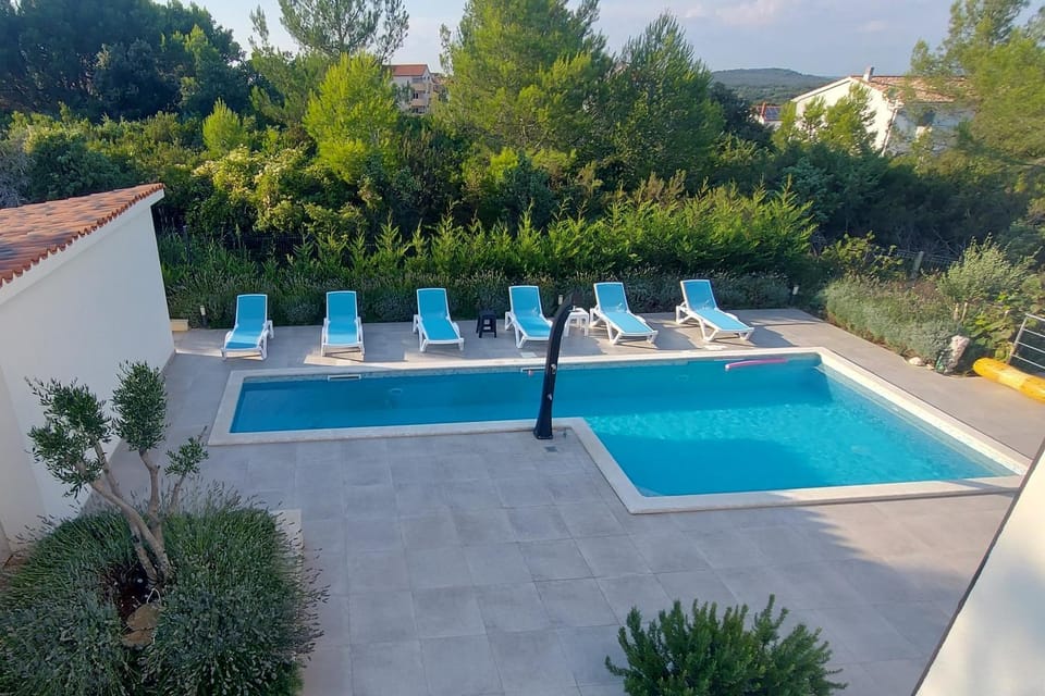 Property building, Swimming pool