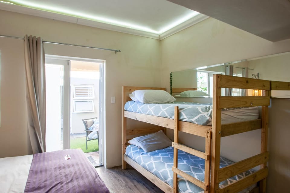 Bedrock Family 4 Sleeper En-Suite Studio Apartment in Cape Town