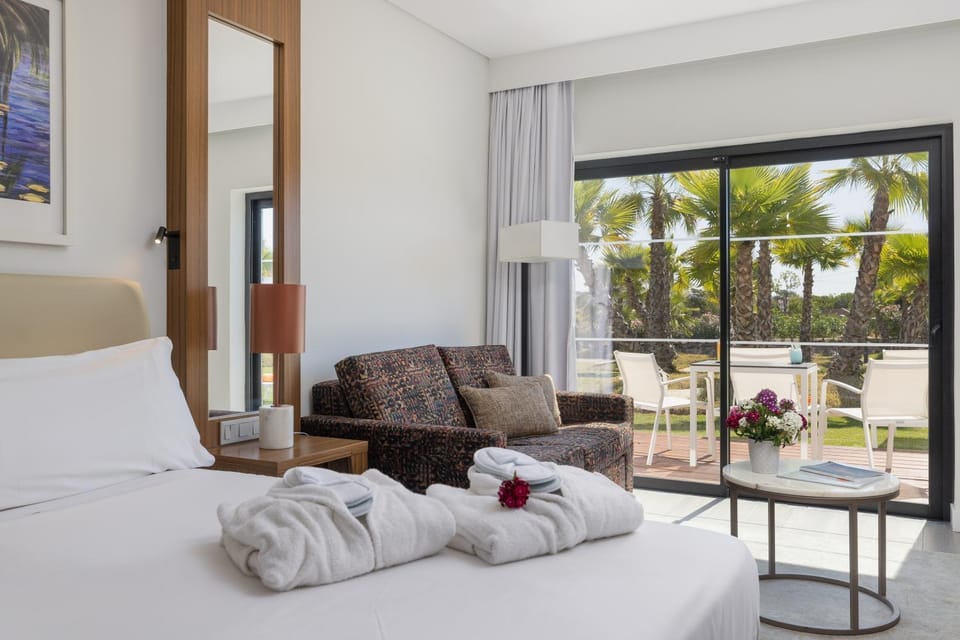 Bed, View (from property/room), Balcony/Terrace, Photo of the whole room, Bedroom