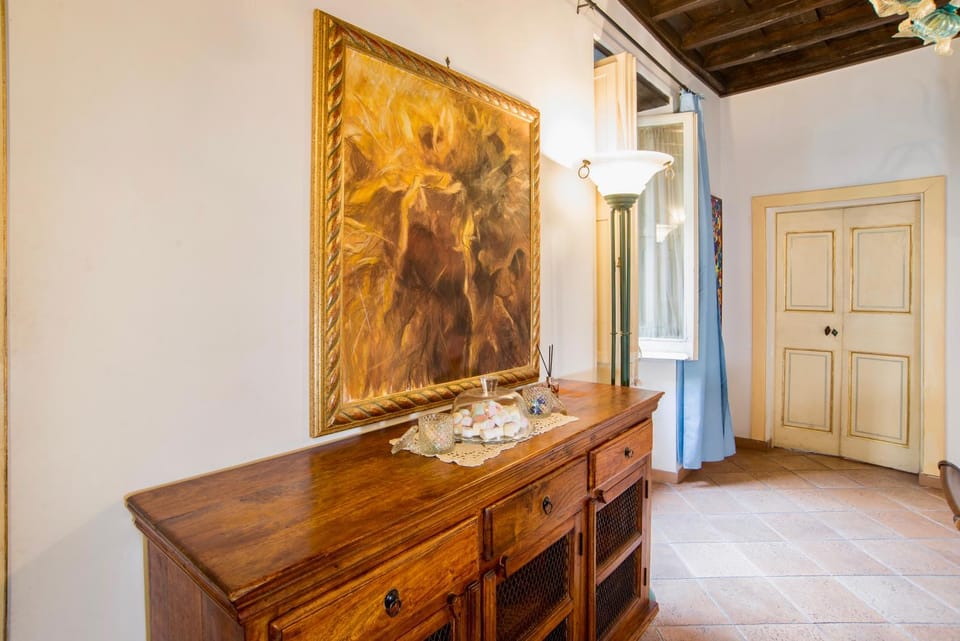 Decorative detail, Dining area