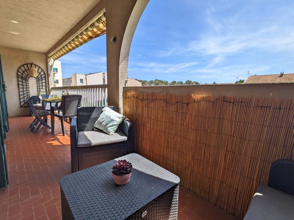 Patio, Day, View (from property/room), Balcony/Terrace, Dining area