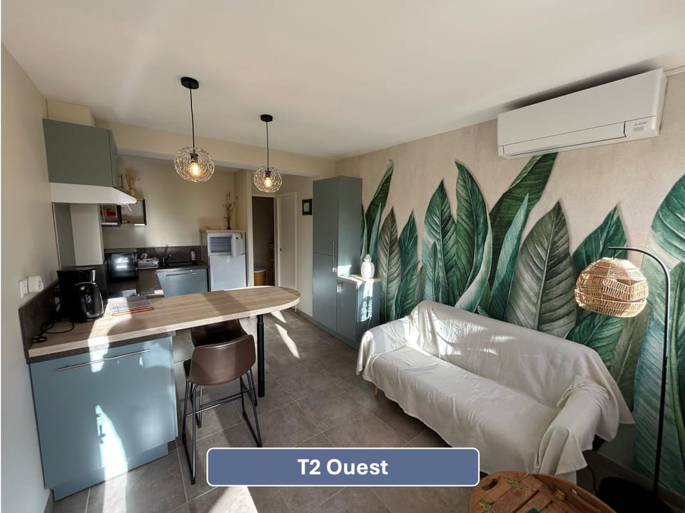 Kitchen or kitchenette, Living room