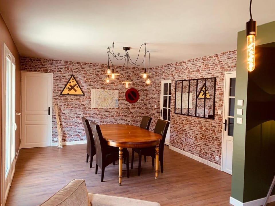 Maison 1440 - STORIES, logement Atypique Sport Auto House in Le Mans