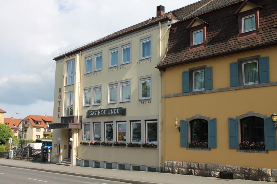 Property building, Day, Neighbourhood