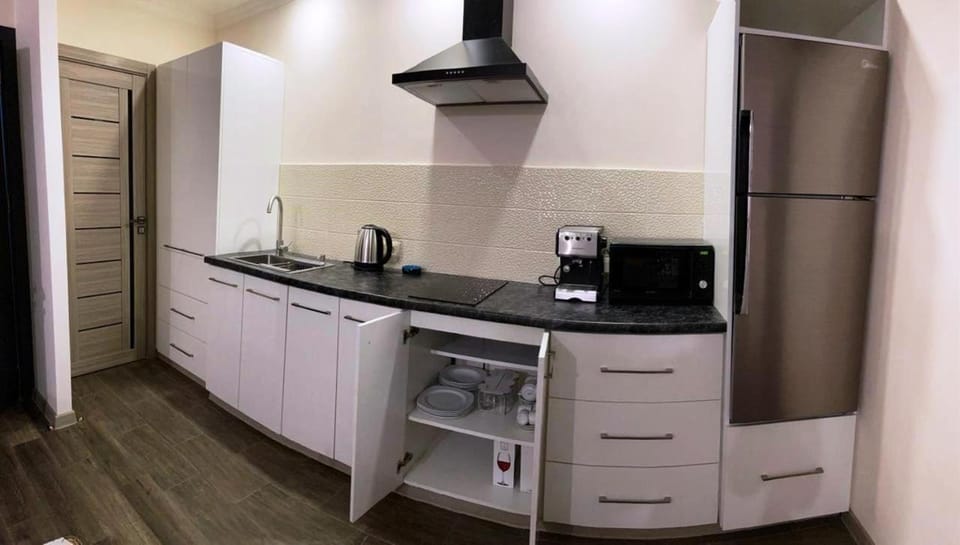Coffee/tea facilities, Kitchen or kitchenette, minibar, stove