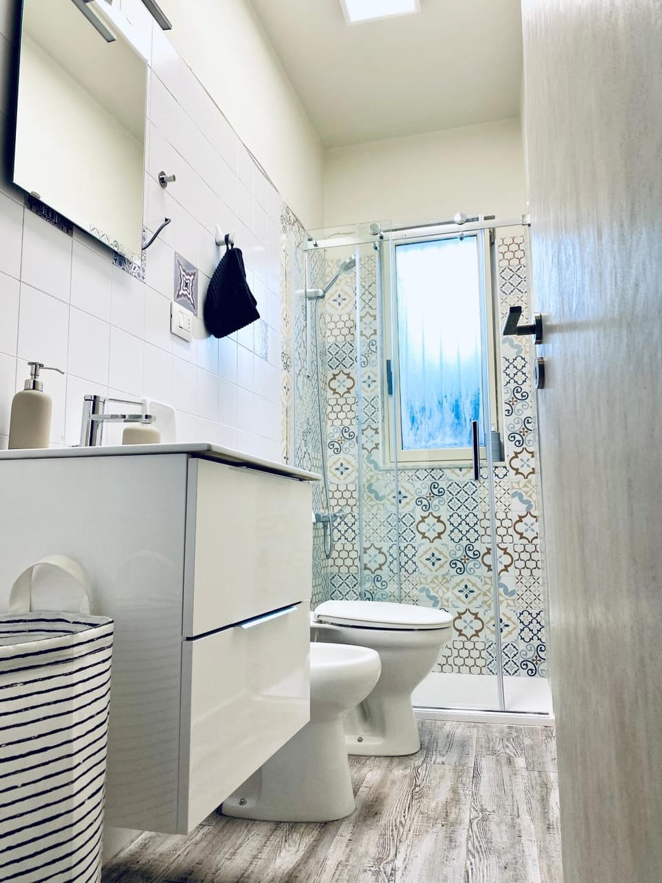 Shower, Toilet, bidet