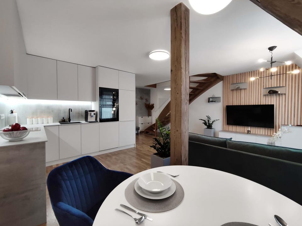 Kitchen or kitchenette, Dining area, kitchen