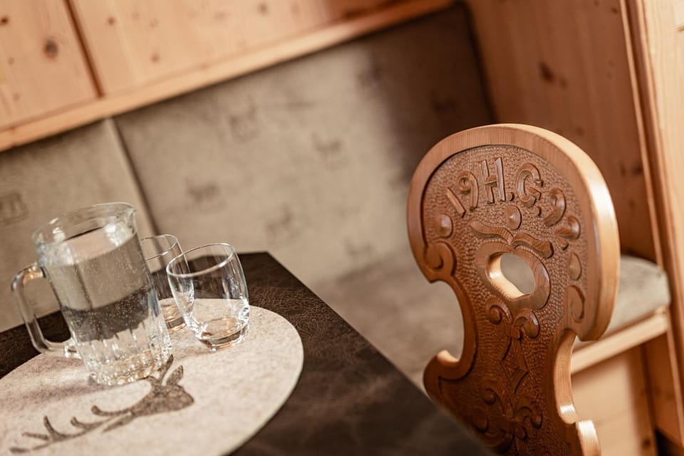 Restaurant/places to eat, Lounge or bar