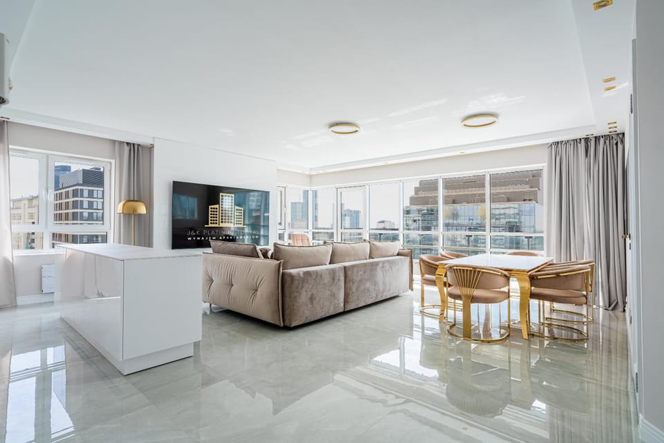 J&K Platinum Towers Apartment in Warsaw