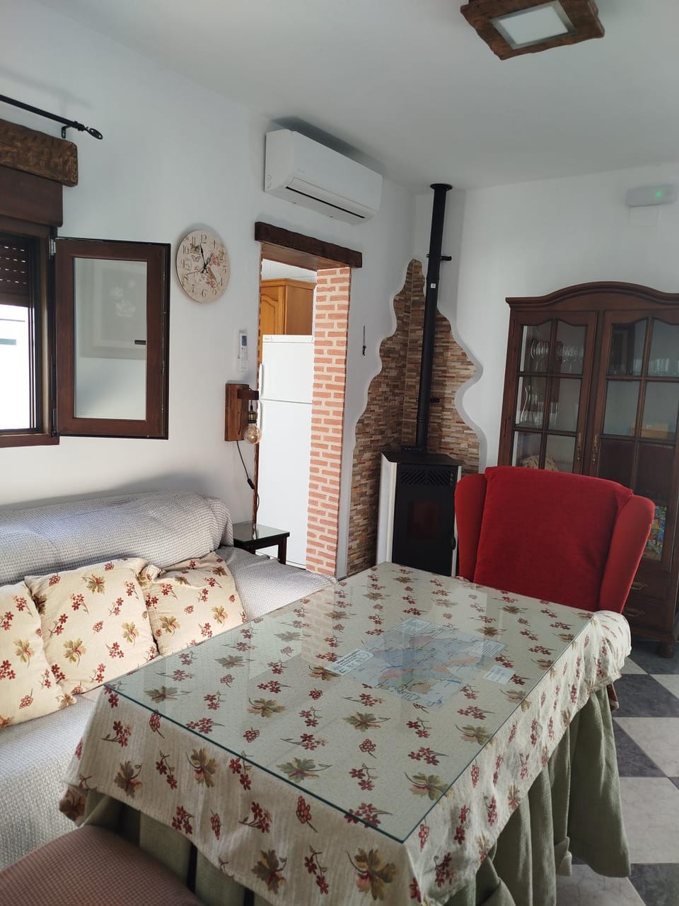 Living room, Dining area, fireplace, air conditioner
