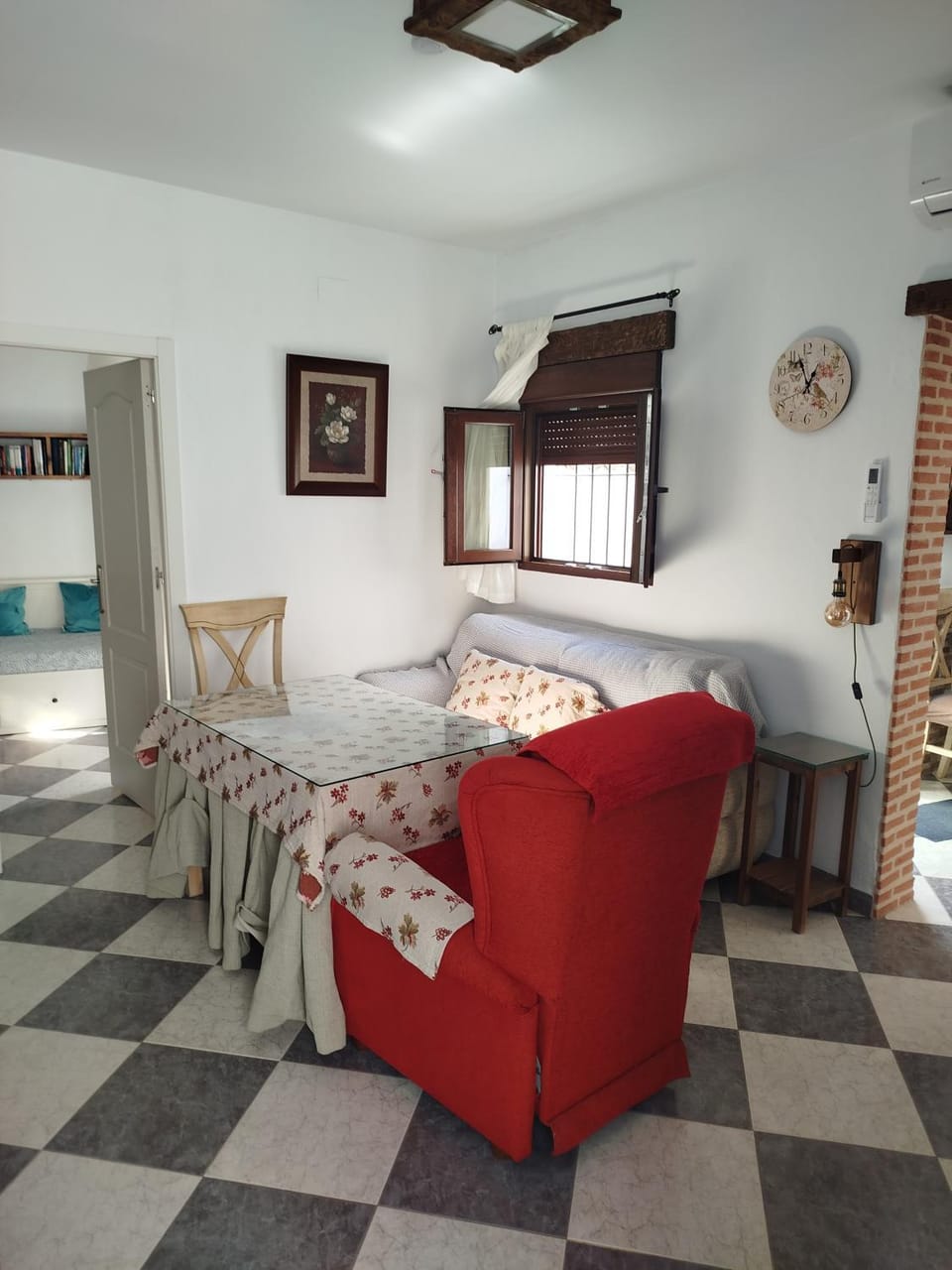 Living room, Photo of the whole room