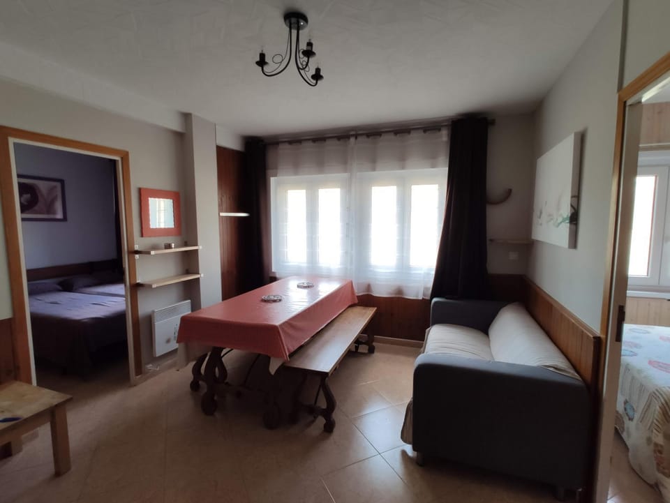 TV and multimedia, Seating area, Dining area