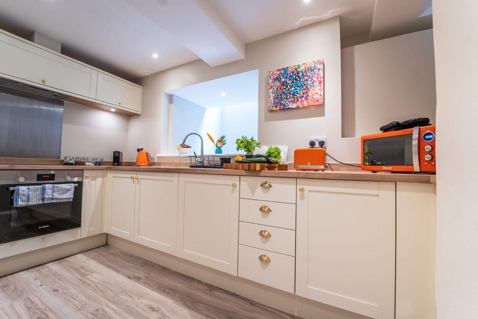 Kitchen or kitchenette, oven