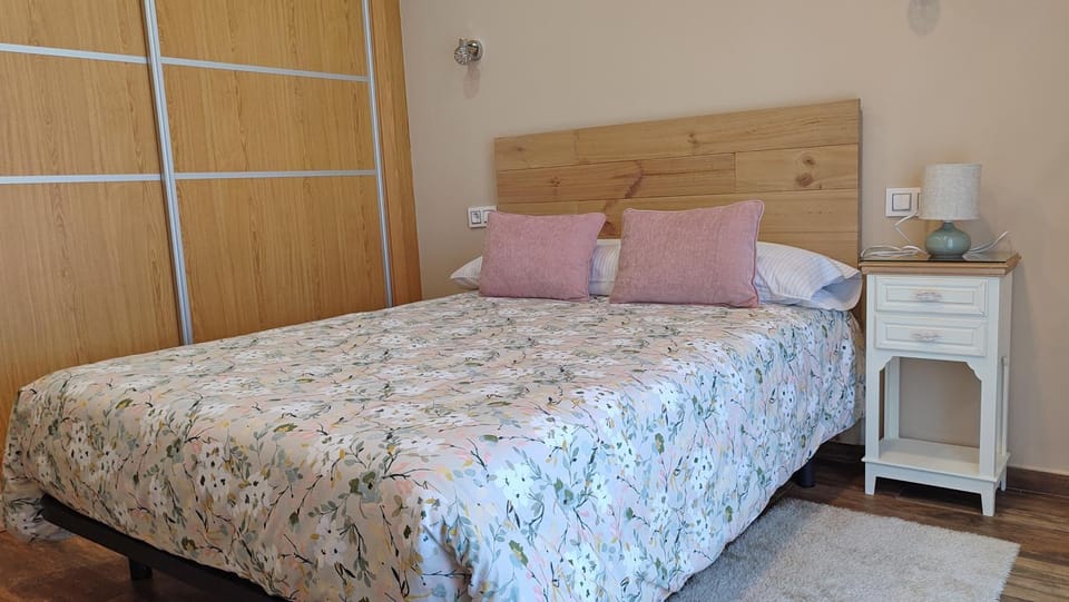 Bed, Photo of the whole room, Bedroom, wardrobe