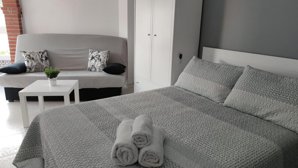 Bed, Living room