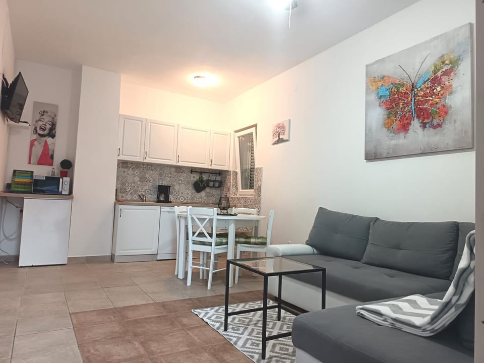 Lara - apartment near the beach Apartment in Primorje-Gorski Kotar County