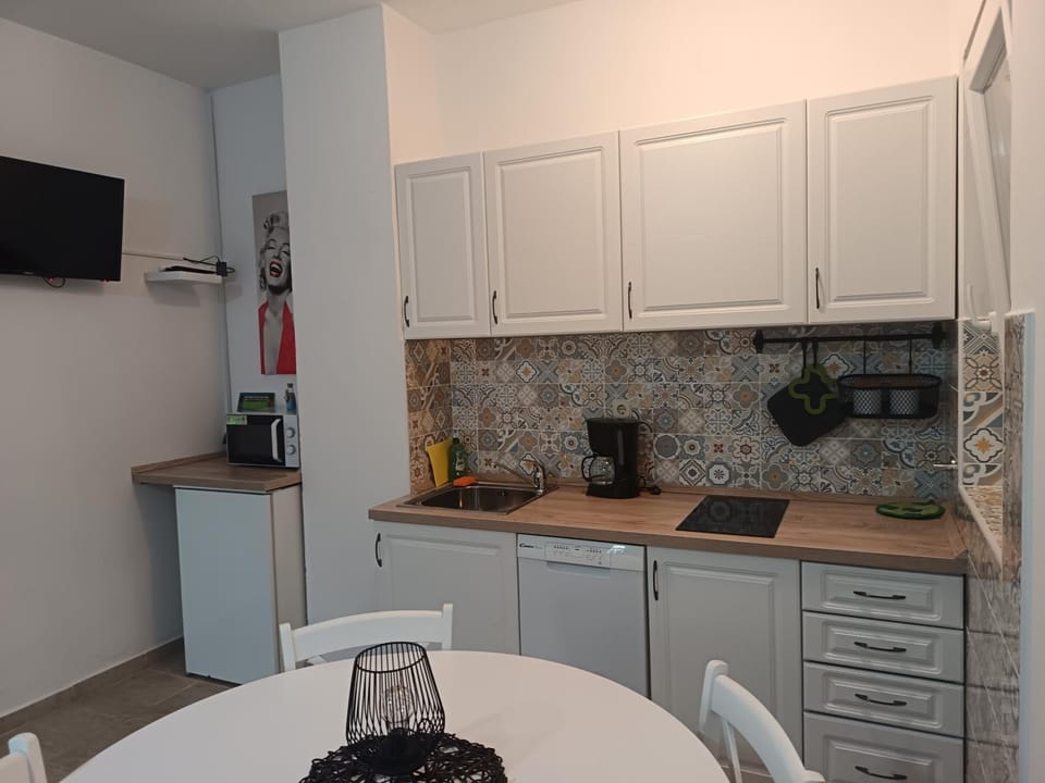 Lara - apartment near the beach Apartment in Primorje-Gorski Kotar County