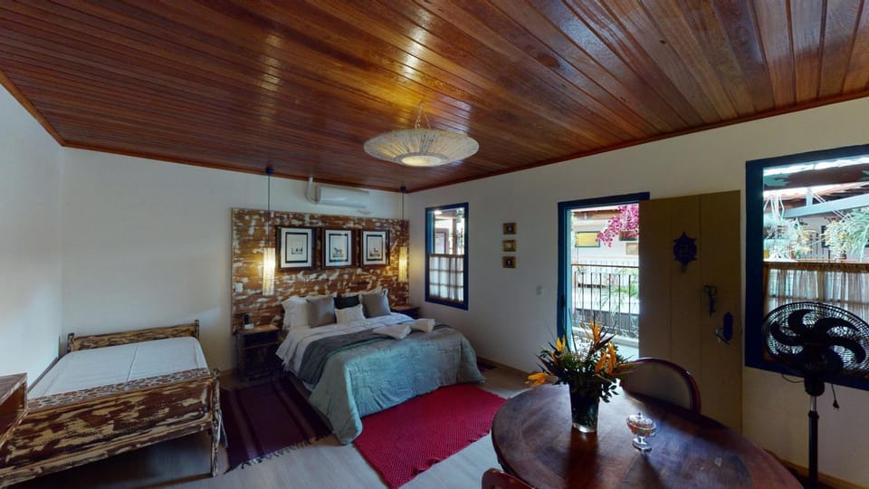Bed, Dining area