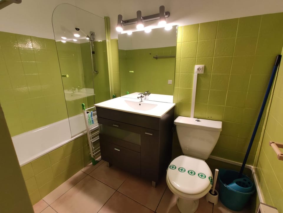 Toilet, Bathroom, Bath