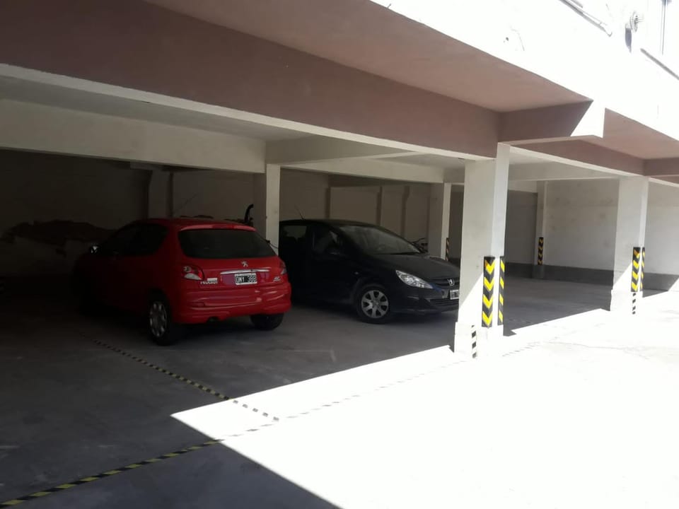 Departamento centrico con cochera a metros de consulado Apartment in Bahía Blanca