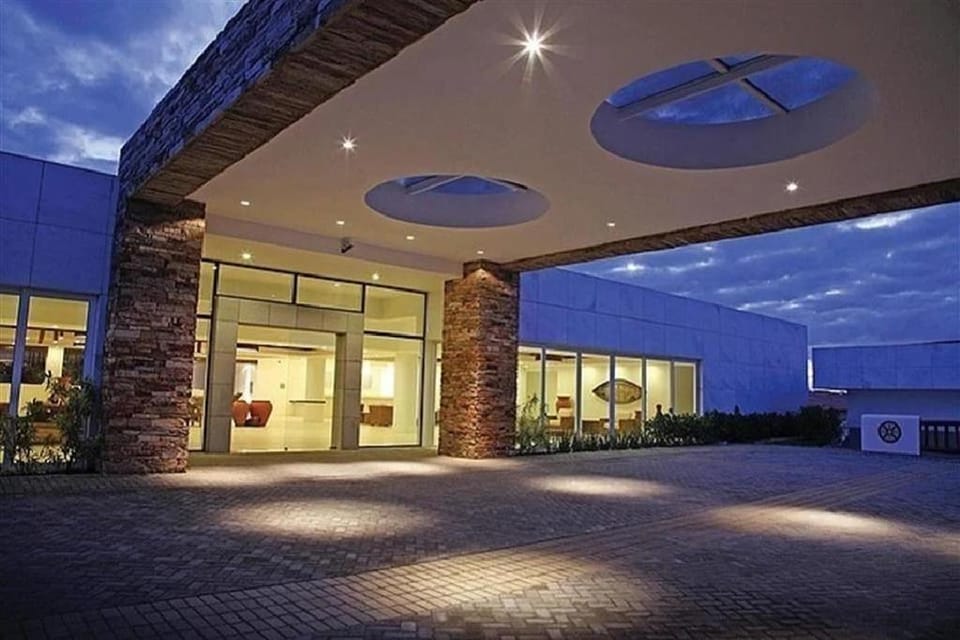 Facade/entrance, Lobby or reception, Business facilities
