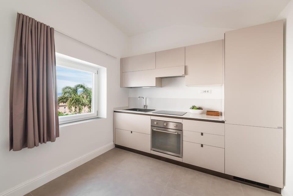 Coffee/tea facilities, Sea view, kitchen, kitchen