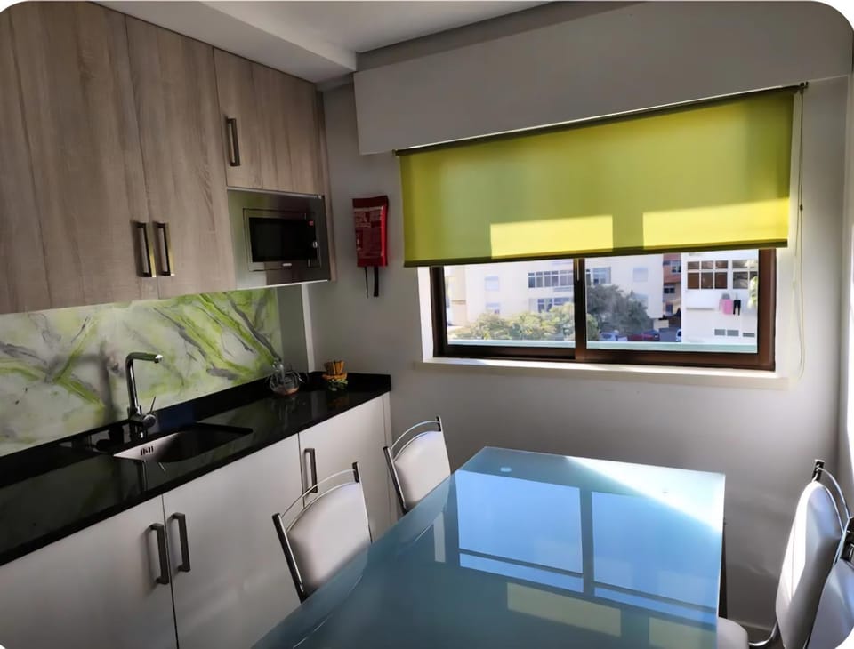 Kitchen or kitchenette, Dining area, stove