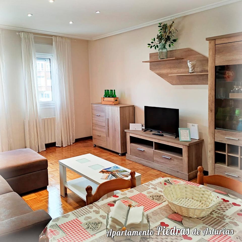 TV and multimedia, Living room, Lounge or bar, Dining area