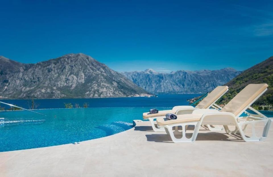 Nearby landmark, Beach, Pool view, Sea view, sunbed