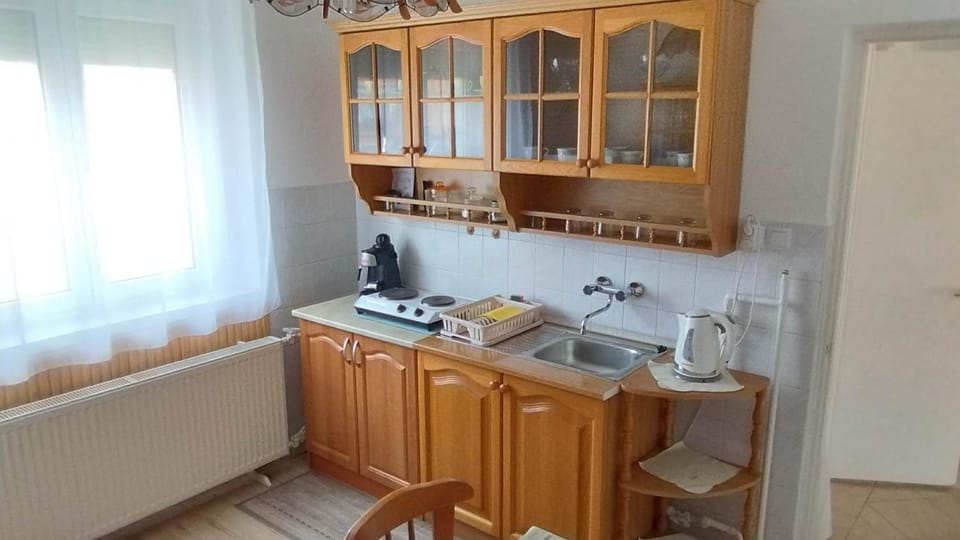 Coffee/tea facilities, Kitchen or kitchenette, dishwasher, minibar, stove
