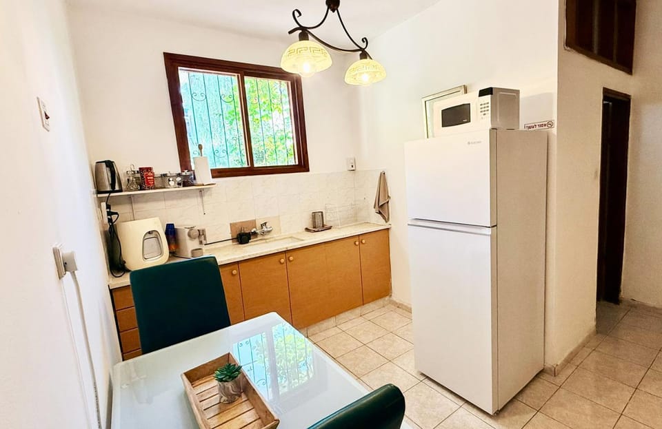 Dining area, kitchen