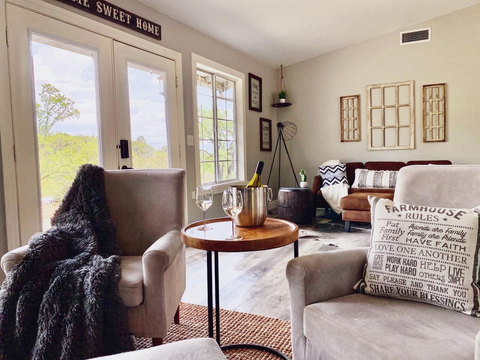 Living room, Seating area
