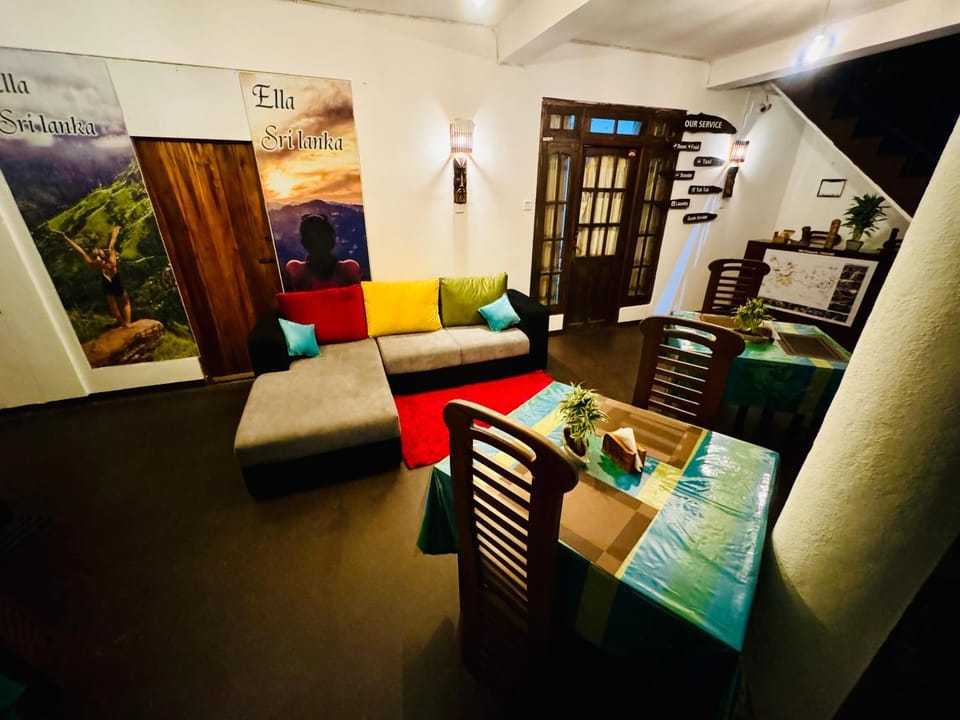 Restaurant/places to eat, Seating area