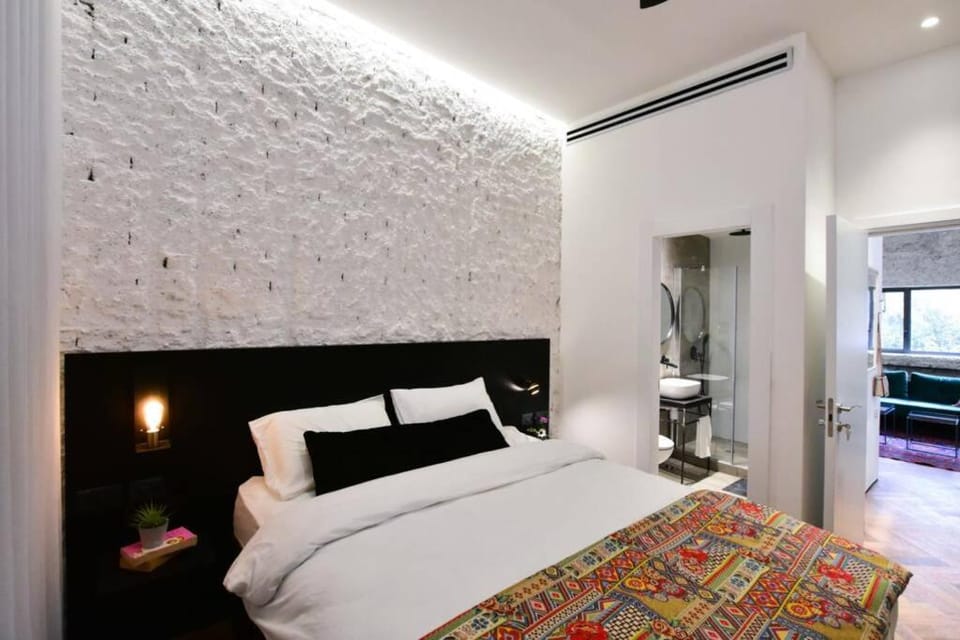 Jerusalem of concrete&stell Apartment in Jerusalem